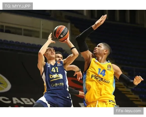 费内巴切锋线火力全开延续火热状态,全队士气高涨 费内巴切锋线火力全开延续火热状态,全队士气高涨