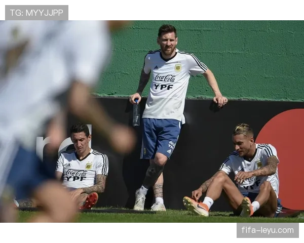 斯卡洛尼战术革新引领阿根廷足球迈入新纪元,球队竞争力持续攀升 斯卡洛尼战术革新引领阿根廷足球迈入新纪元,球队竞争力持续攀升