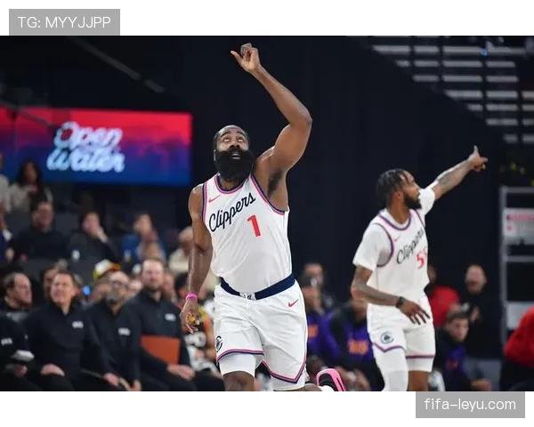 戴维斯状态回暖边路发威，助球队强势逆转取胜