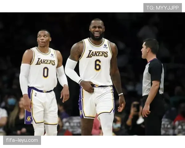 莫·威廉姆斯利用挡拆突分拉开得分差距，关键时刻效率显著提升