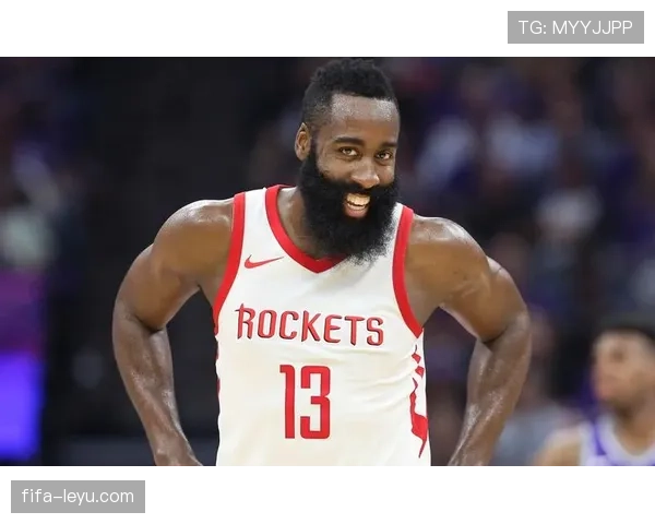 詹姆斯·哈登穿睡衣排队买奶茶，拽着豪车钥匙真像隔壁大佬下楼